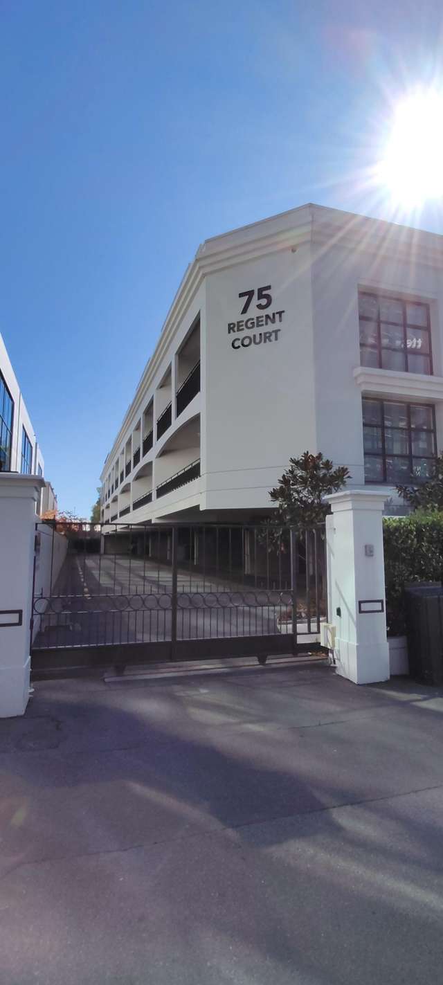 Affordable CBD office with Parking available now
