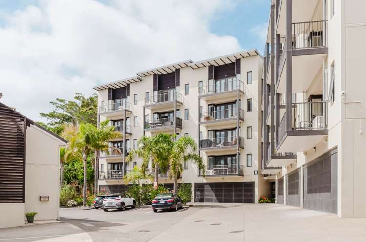 B305/525 East Coast Road Pinehill_12