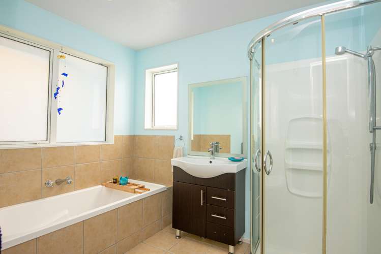 43 Tongariro Drive Aotea_16