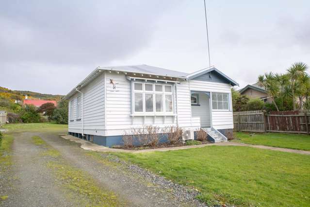 Charming Coastal Cottage!