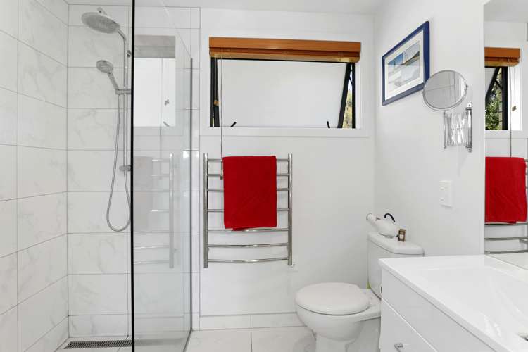 16 Karaka Place Kinloch_12