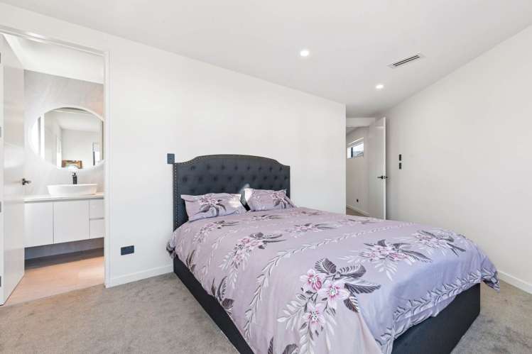 17 Tullymore Drive Flat Bush_13
