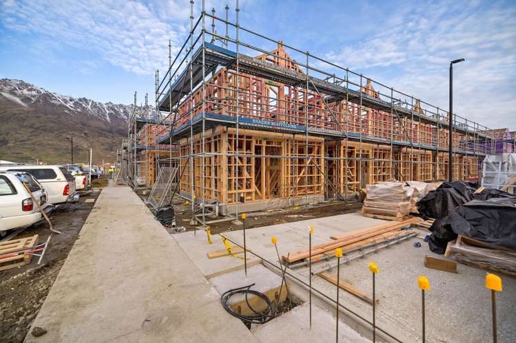 1-6 Hall Street, Five Mile Villas_3