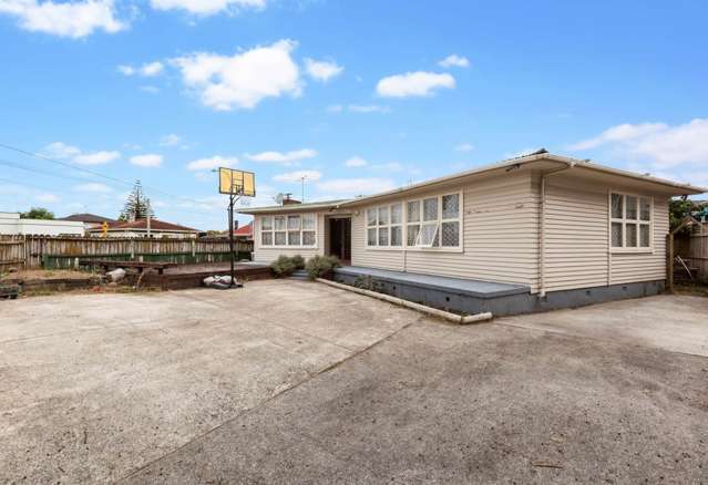 Welcome to 49 Hoteo Avenue, Papatoetoe - your new home awaits in this prime location!