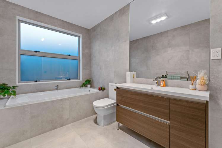 15 Symes Drive Red Beach_15