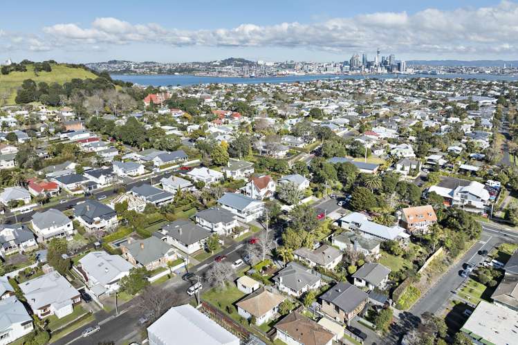 24 Empire Road Devonport_10