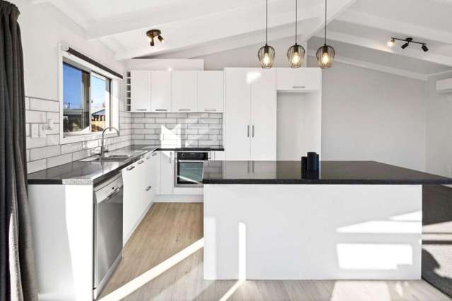 132 Riverside Drive 11597_3