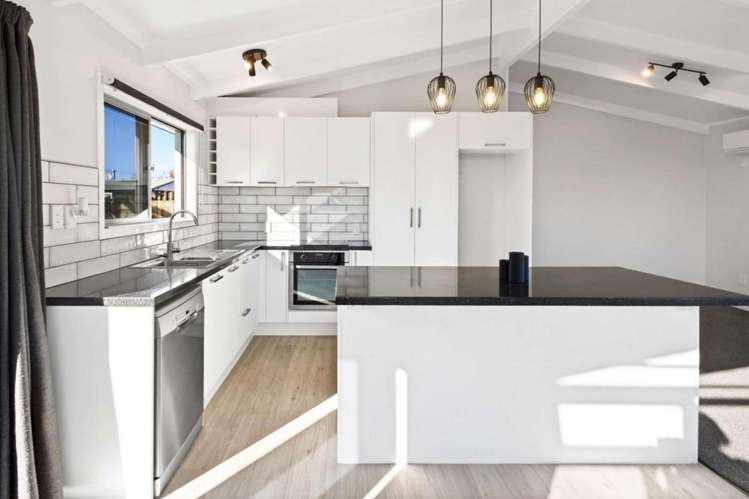 132 Riverside Drive 11597_3