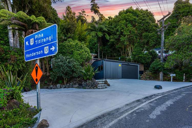 894 West Coast Road Waiatarua_18