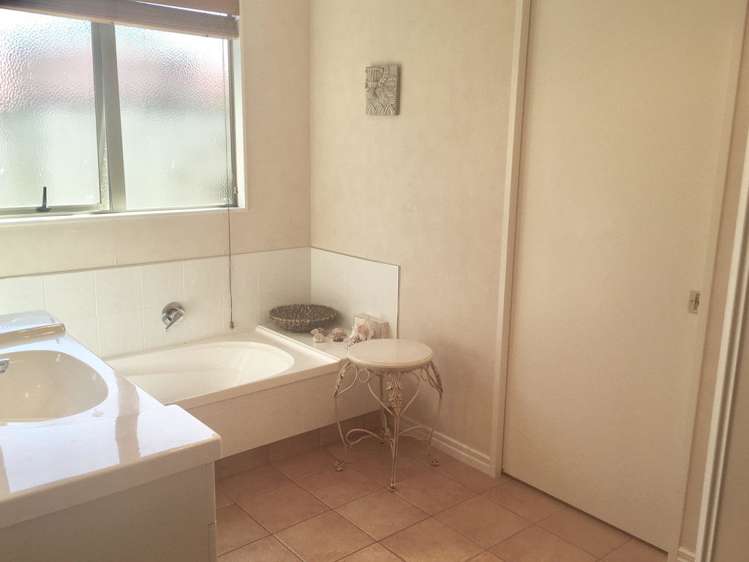 32 Katerini Grove Papamoa_7