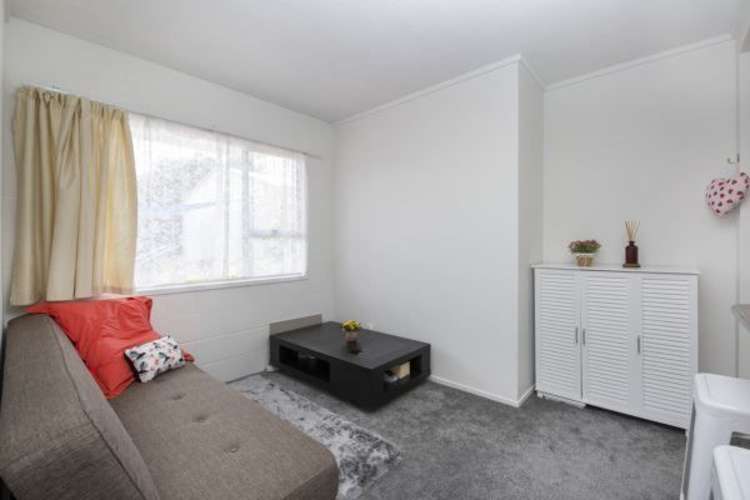 2/2 Seaview Terrace Mount Albert_8