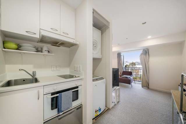 2J/10 Crown Lynn Place New Lynn_4