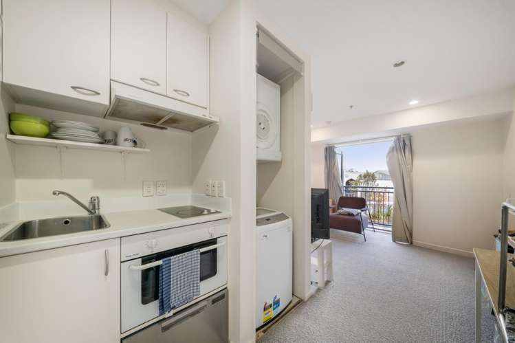 2J/10 Crown Lynn Place New Lynn_3