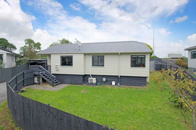 Spacious 3-Bedroom Home with 4 Heat Pumps & Pl...