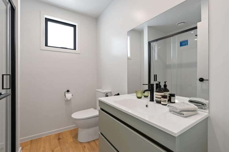 2/161 Onepu Road Lyall Bay_10