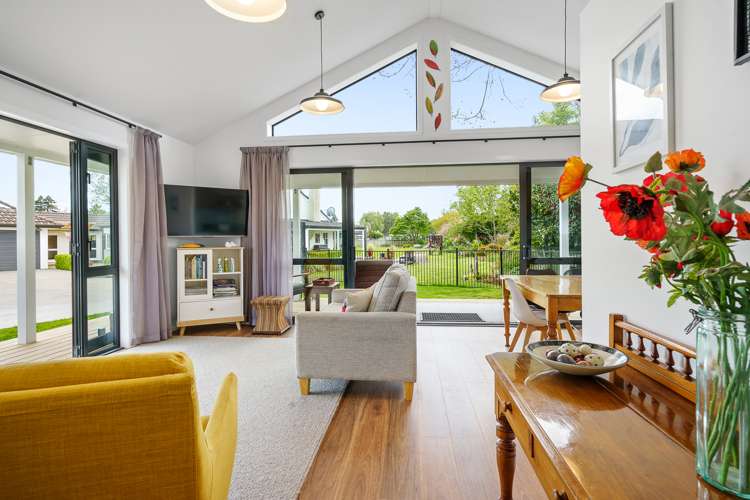 16 Cowley Drive Leamington_23