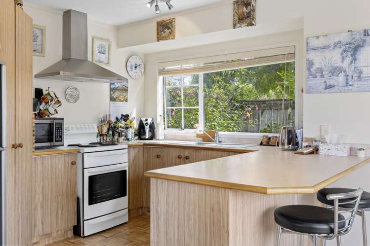 2/8 Kinder Street Acacia Bay_16