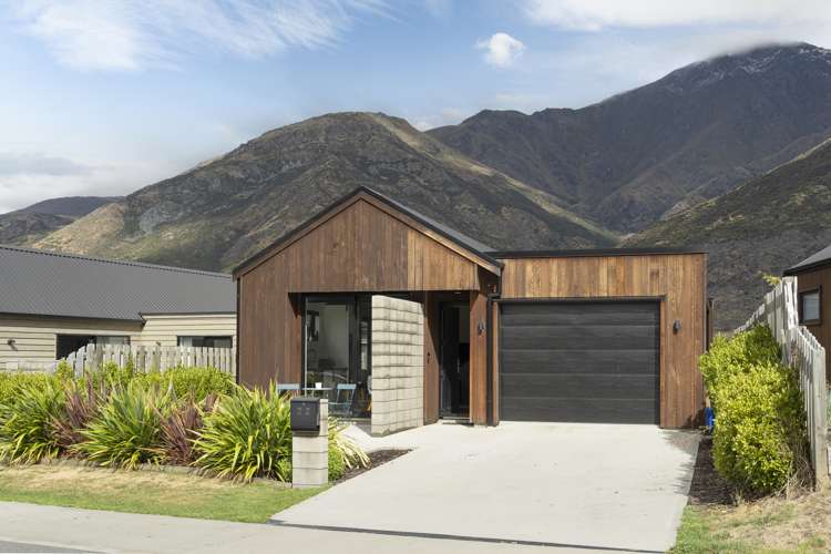 22 Huxley Place Dalefield/Wakatipu Basin_1