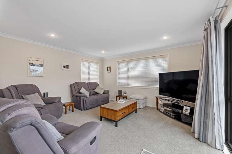 4 Korari Grove Redwoodtown_12