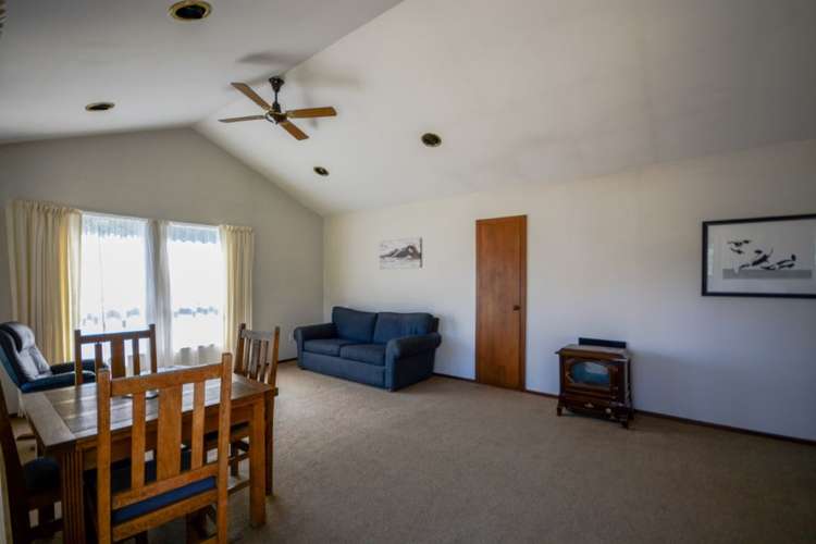 17 Settlers Hill Akaroa_7