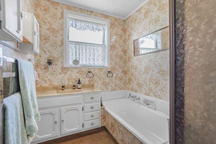 140 Dowse Drive Maungaraki_10