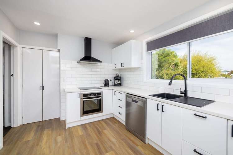 323 Hills Road 1481_2
