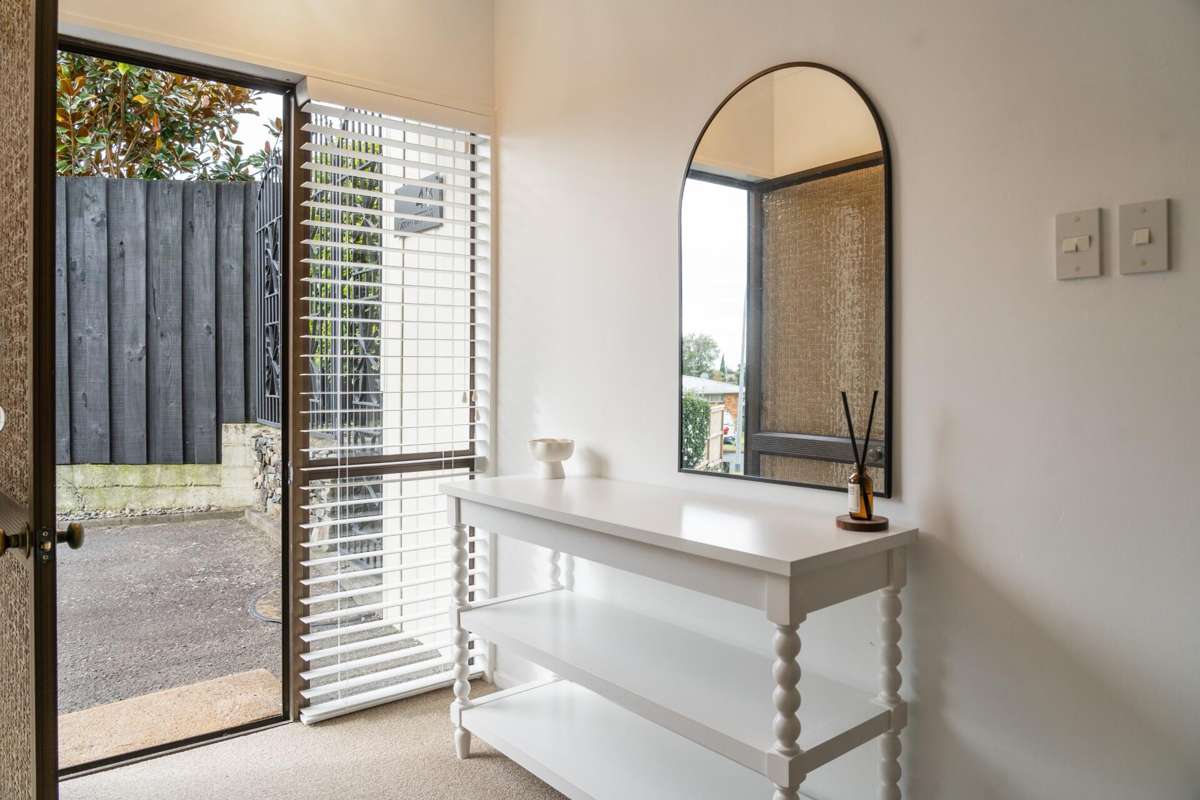 48 Eaton Crescent_1