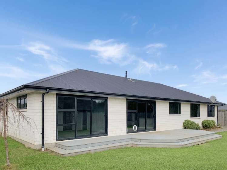 8 Gladys Place 10516_16