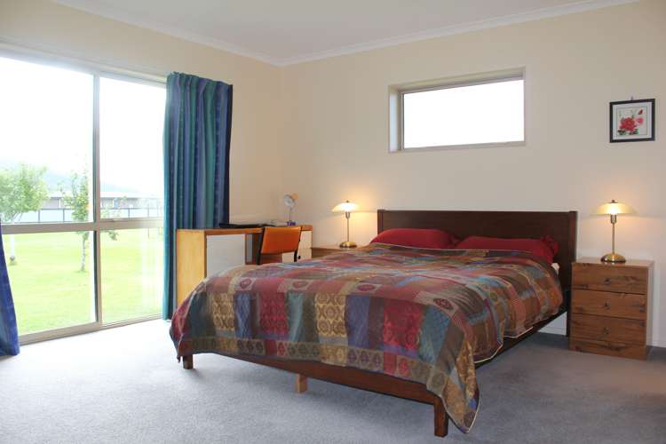 13 Wet Jacket Place Te Anau_11