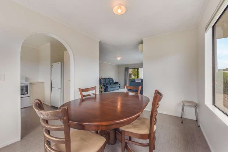 1/12 Stead Crescent Stoke_10