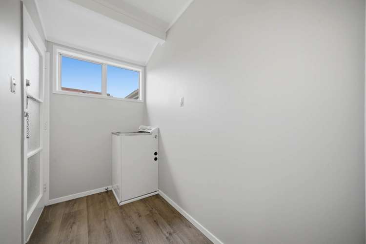2/82 Moore Street Hillcrest_13