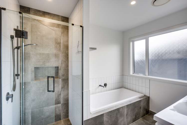 12 Hikawera Drive Frimley_17