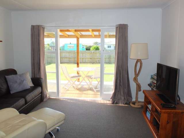 3 Hart Street Foxton Beach_2