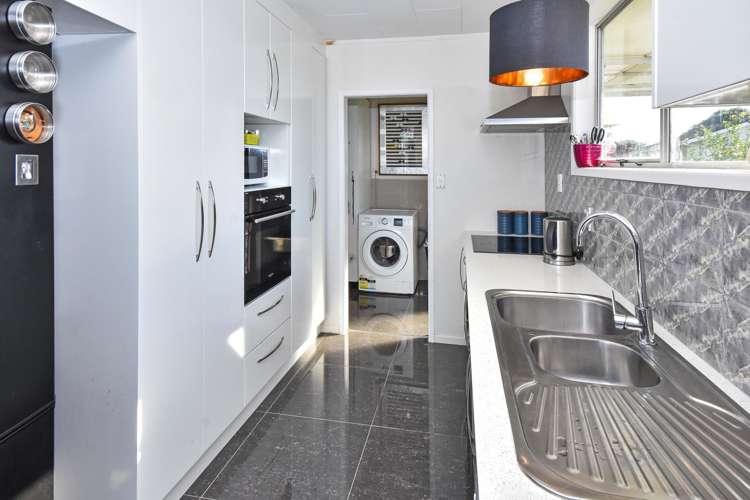 14 Damian Way Manurewa_6