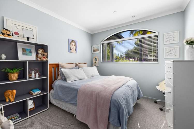 18 Delta Mews Place Clive_17
