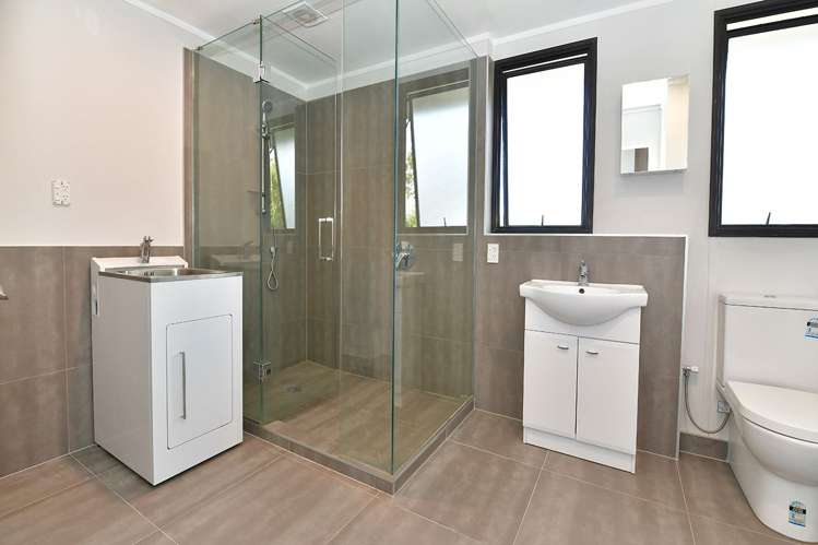 10 Shadon Place Stanmore Bay_17