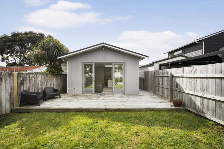 208A Queens Drive Lyall Bay_2