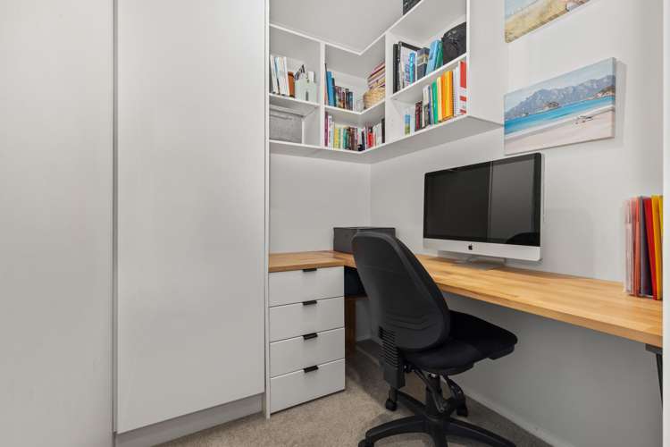 8 Hokioi Drive Kenepuru_17