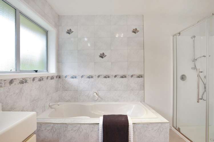 267 Forest Hill Road Waiatarua_16