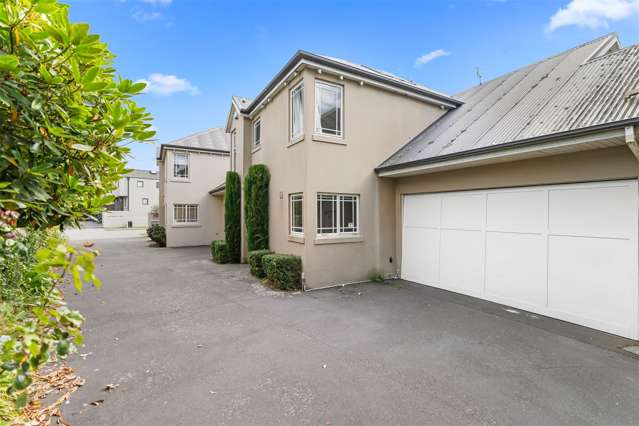 2/32 Winchester Street Merivale_1