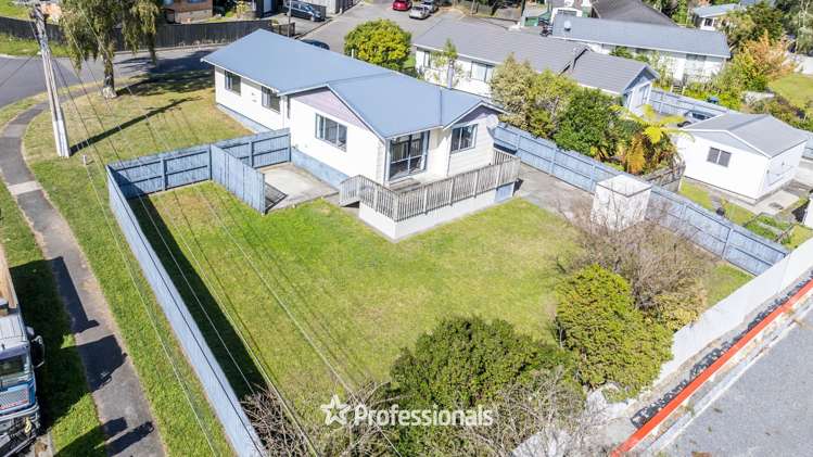 1 Monarch Grove Maoribank_23