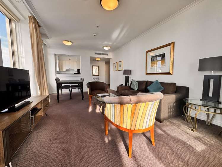 2207/8 Albert Street 10015_2