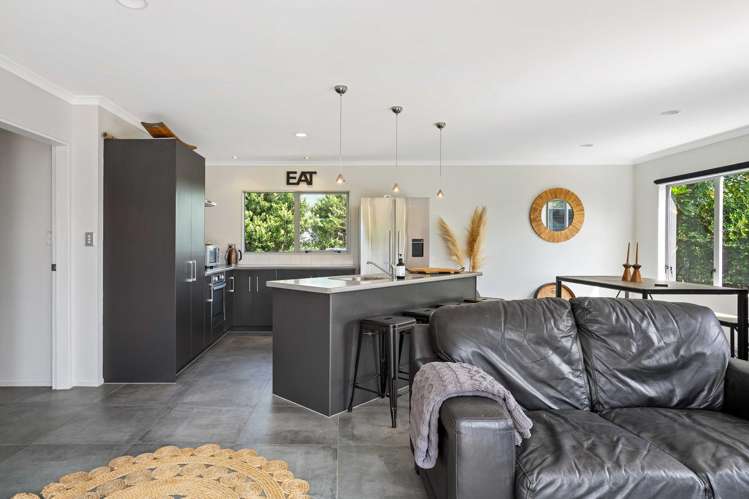 7 Ajax Head Pauanui_8