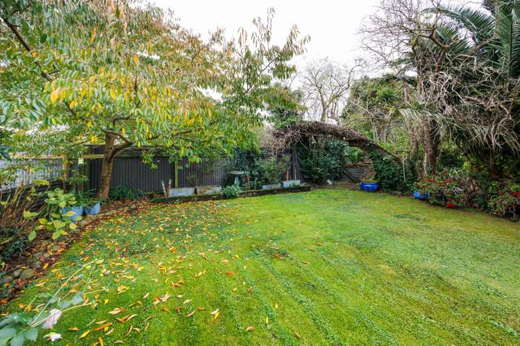 70 Savage Crescent West End_17