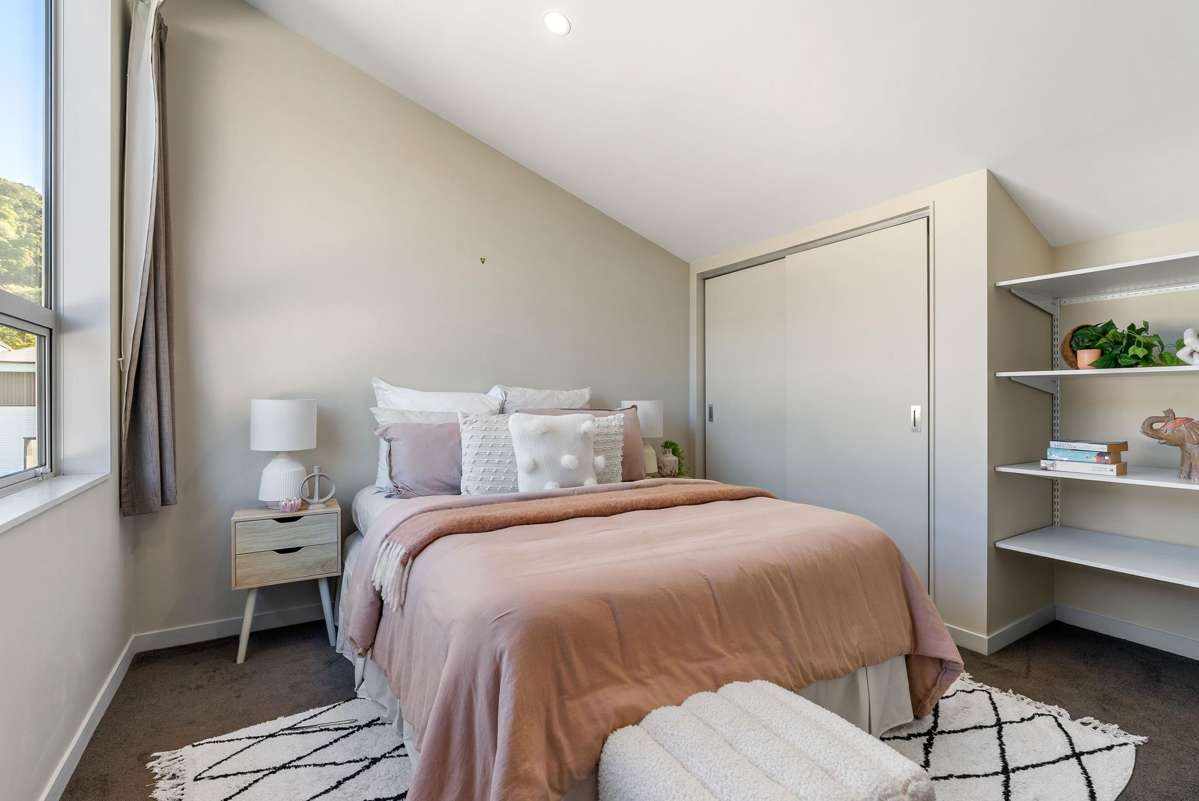 9/8 Thatcher Crescent_5