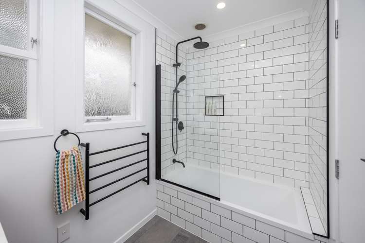 7 Manapouri Place Glenview_14