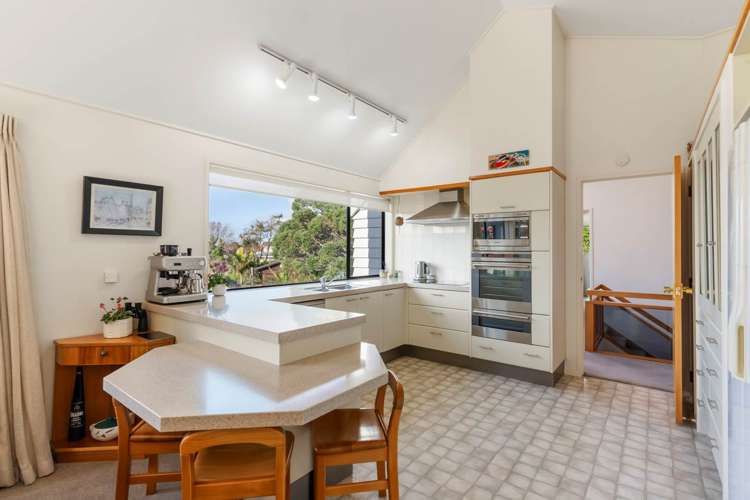 2/4 Oban Road Browns Bay_4