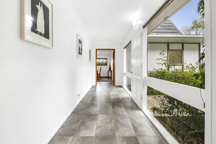 28 Mirrabooka Avenue Botany Downs_4
