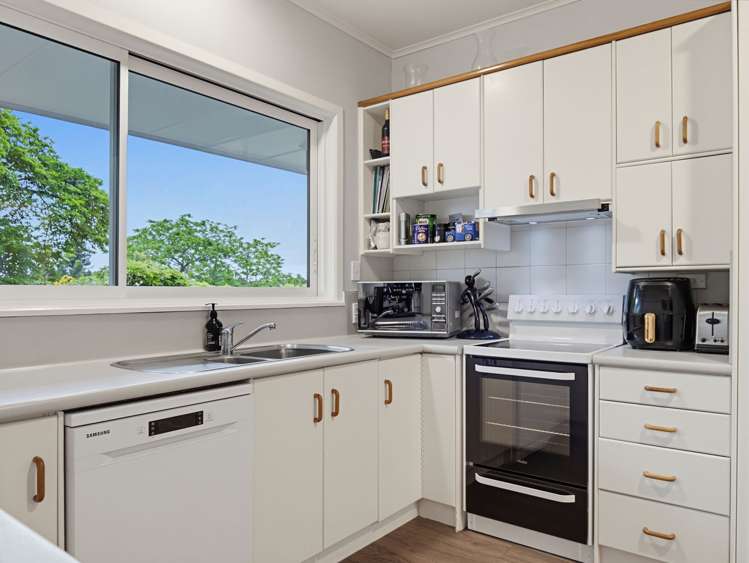 8 Mckenzie Road Owhata_12