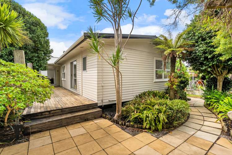 10 Montmere Avenue Te Atatu Peninsula_15